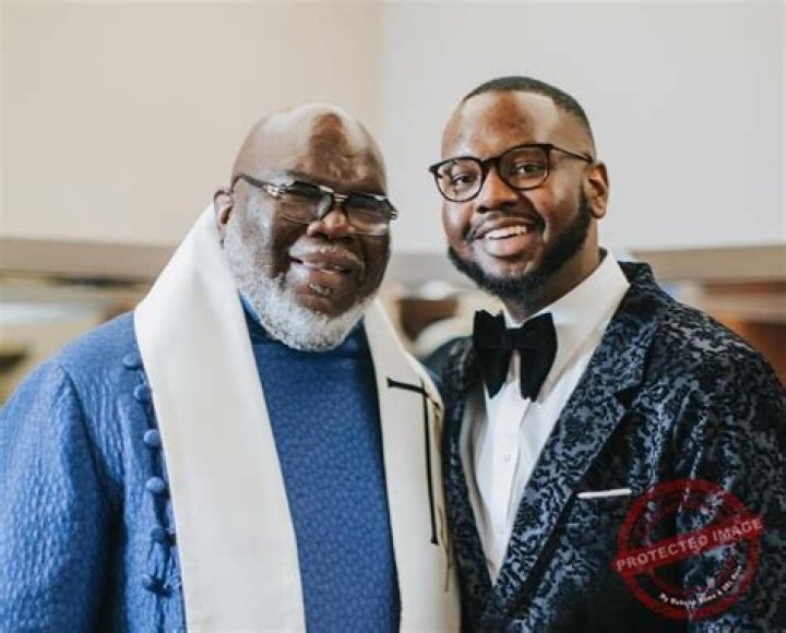 Is Graham Elliot Gay? Age, Height, Net Worth