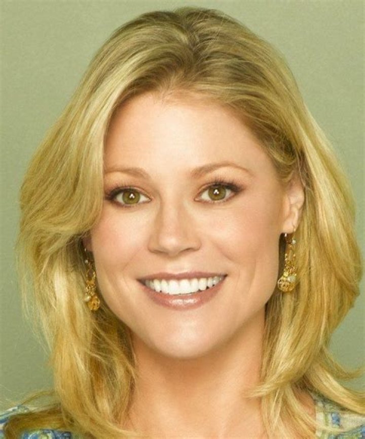 Mercedes McNab Bra Size, Age, Weight, Height, Measurements