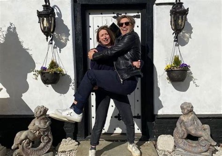 Phil Dunster Height, Weight, Net Worth, Age, Birthday, Wikipedia, Who, Nationality, Biography